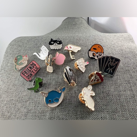 Animal Pins Label Brooches New - Picture 1 of 3